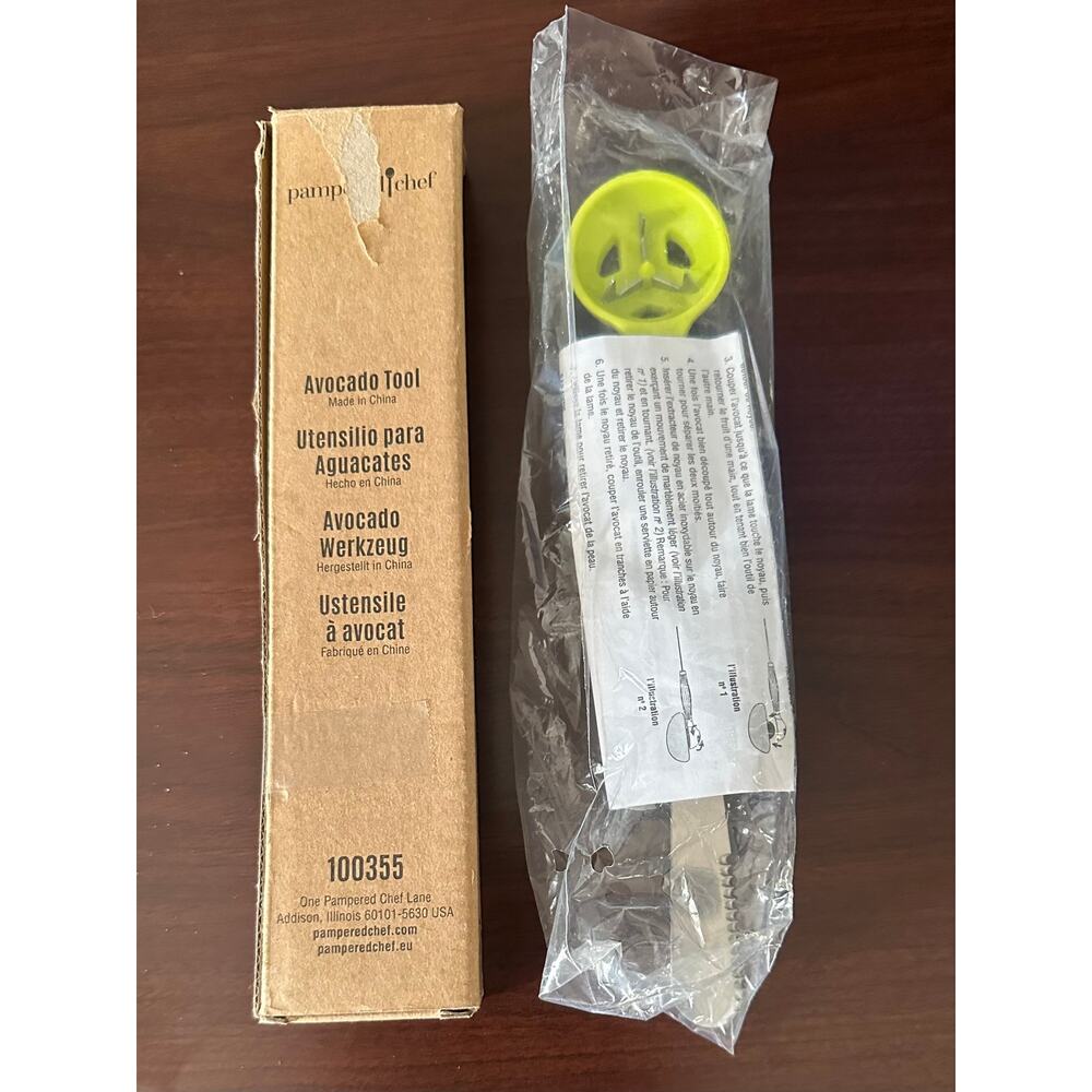 Pampered Chef Avocado Tool #100355 Green Gray Slicer Pitter Knife Spreader